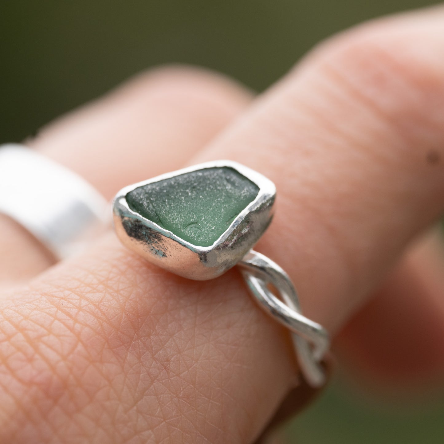 Green Seaglass Ring with Twist Band - Size M 1/2
